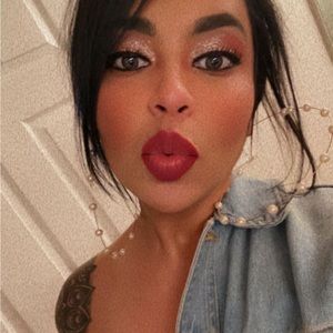 Meet your Posher, Yanette